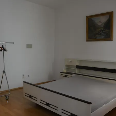 Mit Einem Schlafzimmer Apartment *